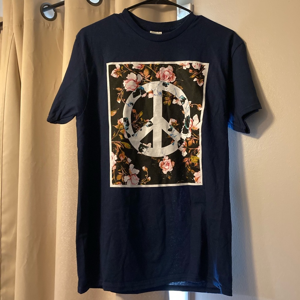 Peace sign tee